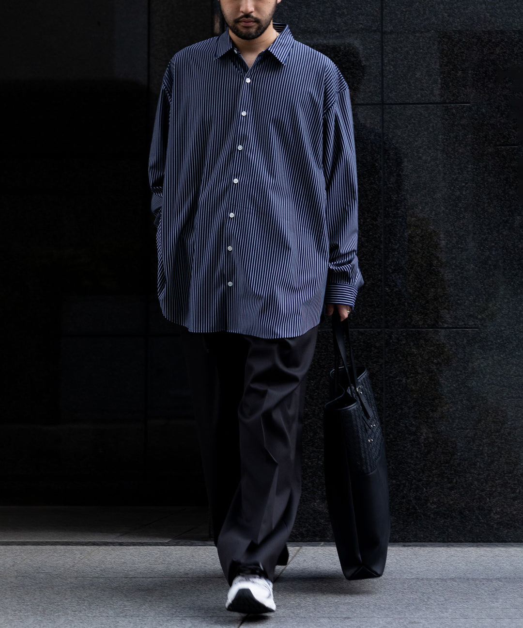 stein(シュタイン)の23AWコレクションEXTRA WIDE TROUSERSのDARK CHARCOALのコーディネートsession福岡セレクトショップ