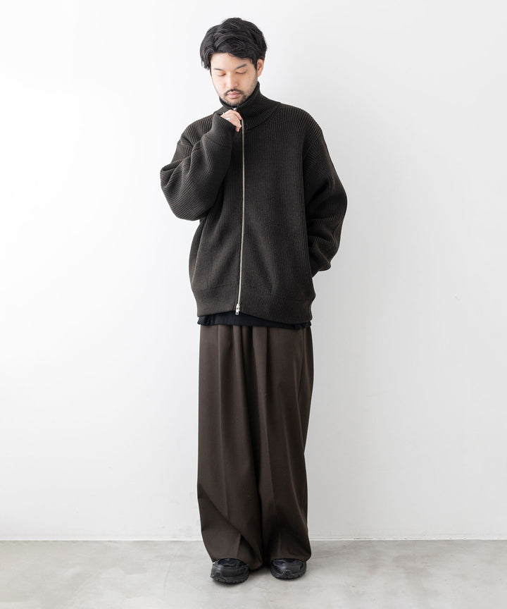 stein(シュタイン)の23AWコレクションOVERSIZED DRIVERS KNIT ZIP JACKETのMILITARY KHAKI