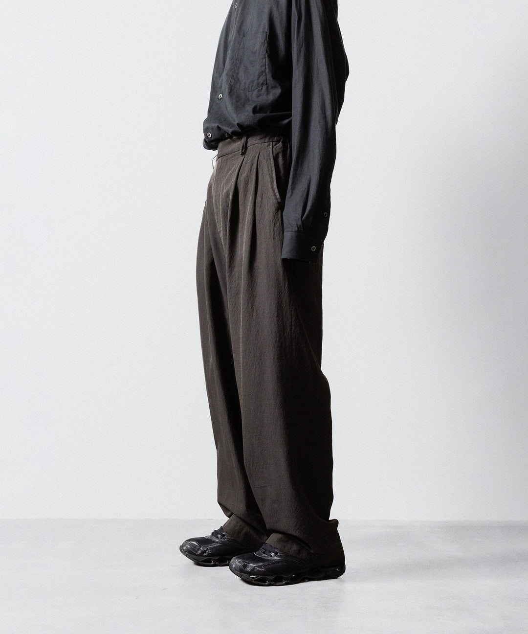 ssstein(シュタイン)のWOOL/SILK WIDE EASY TROUSERS - DARK CHARCOALの公式通販サイトsession福岡セレクトショップ