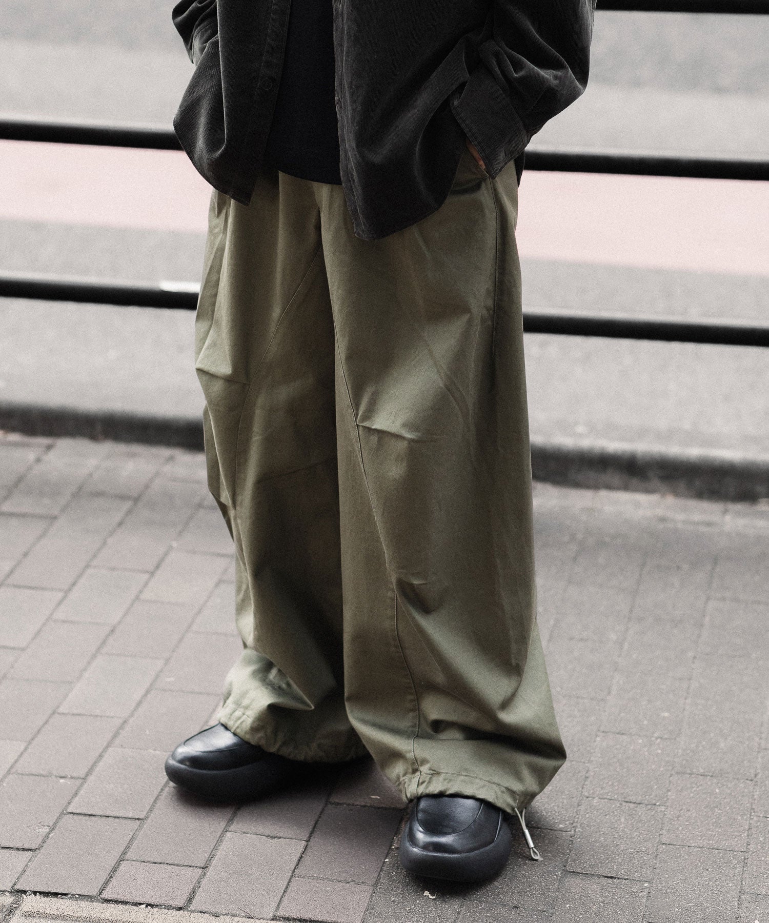 【 VEIN 】COTTON MOLESKIN 3D FILED TROUSERS - KHAKI