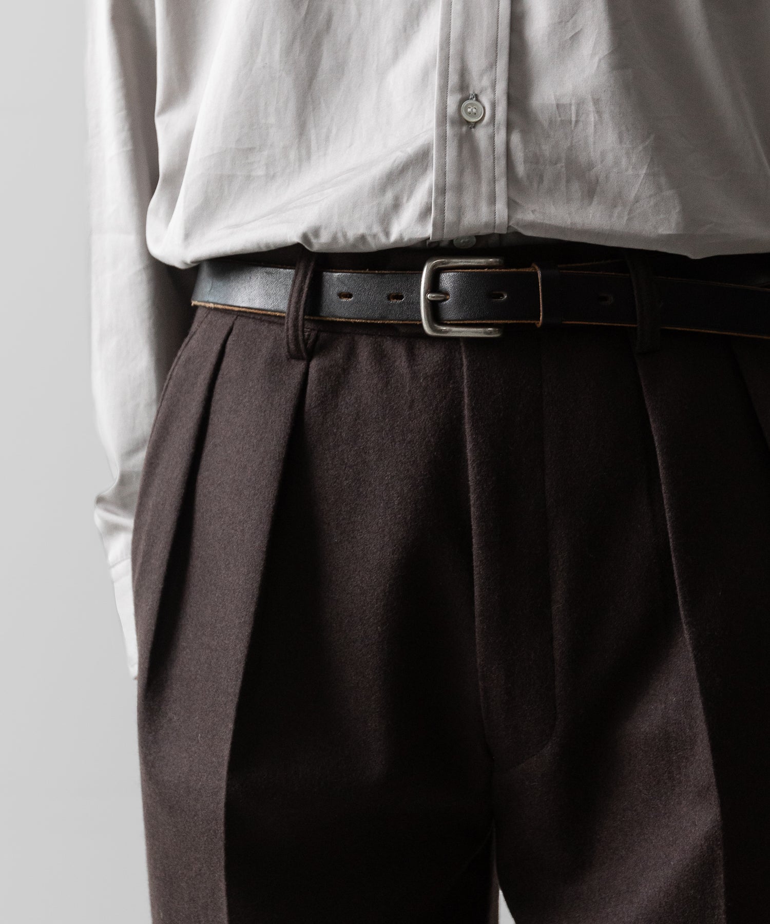 INTÉRIM(インテリム)のWOOL FRANNEL DRAPE 2-TUCK STRAIGHT SLACKS - BROWNの公式通販サイトsession福岡セレクトショップ