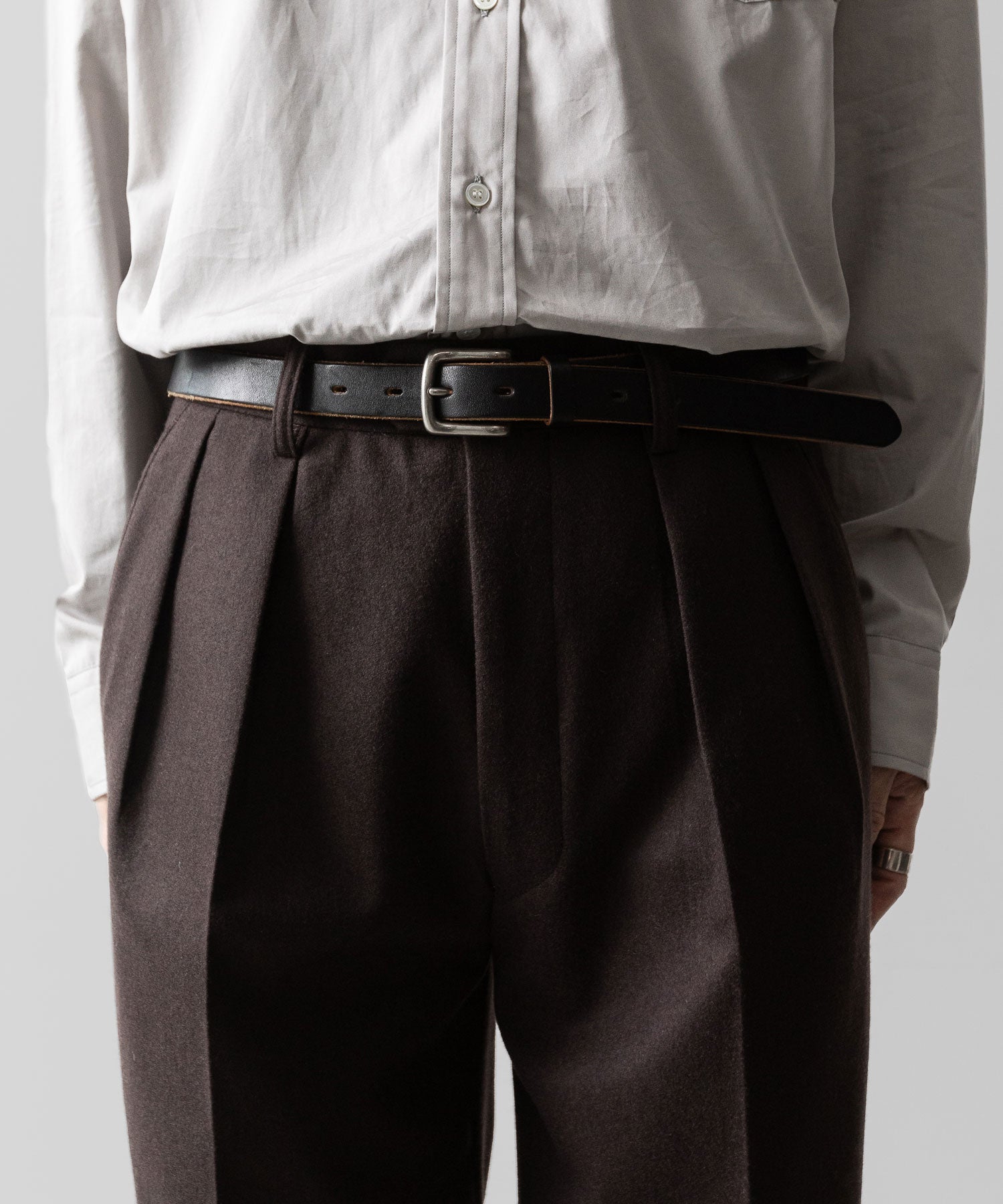 INTÉRIM(インテリム)のWOOL FRANNEL DRAPE 2-TUCK STRAIGHT SLACKS - BROWNの公式通販サイトsession福岡セレクトショップ