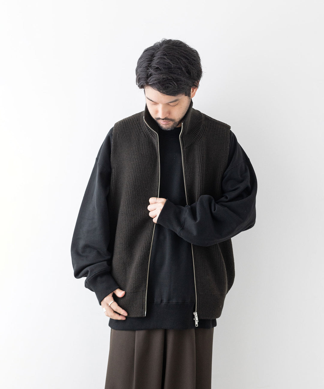 stein(シュタイン)の23AWコレクションOVERSIZED DRIVERS KNIT ZIP VESTのMILITARY KHAKI