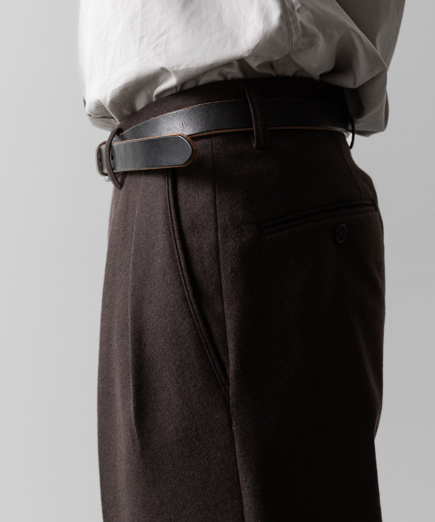 INTÉRIM(インテリム)のWOOL FRANNEL DRAPE 2-TUCK STRAIGHT SLACKS - BROWNの公式通販サイトsession福岡セレクトショップ