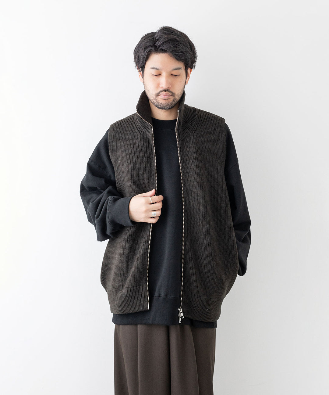 stein(シュタイン)の23AWコレクションOVERSIZED DRIVERS KNIT ZIP VESTのMILITARY KHAKI