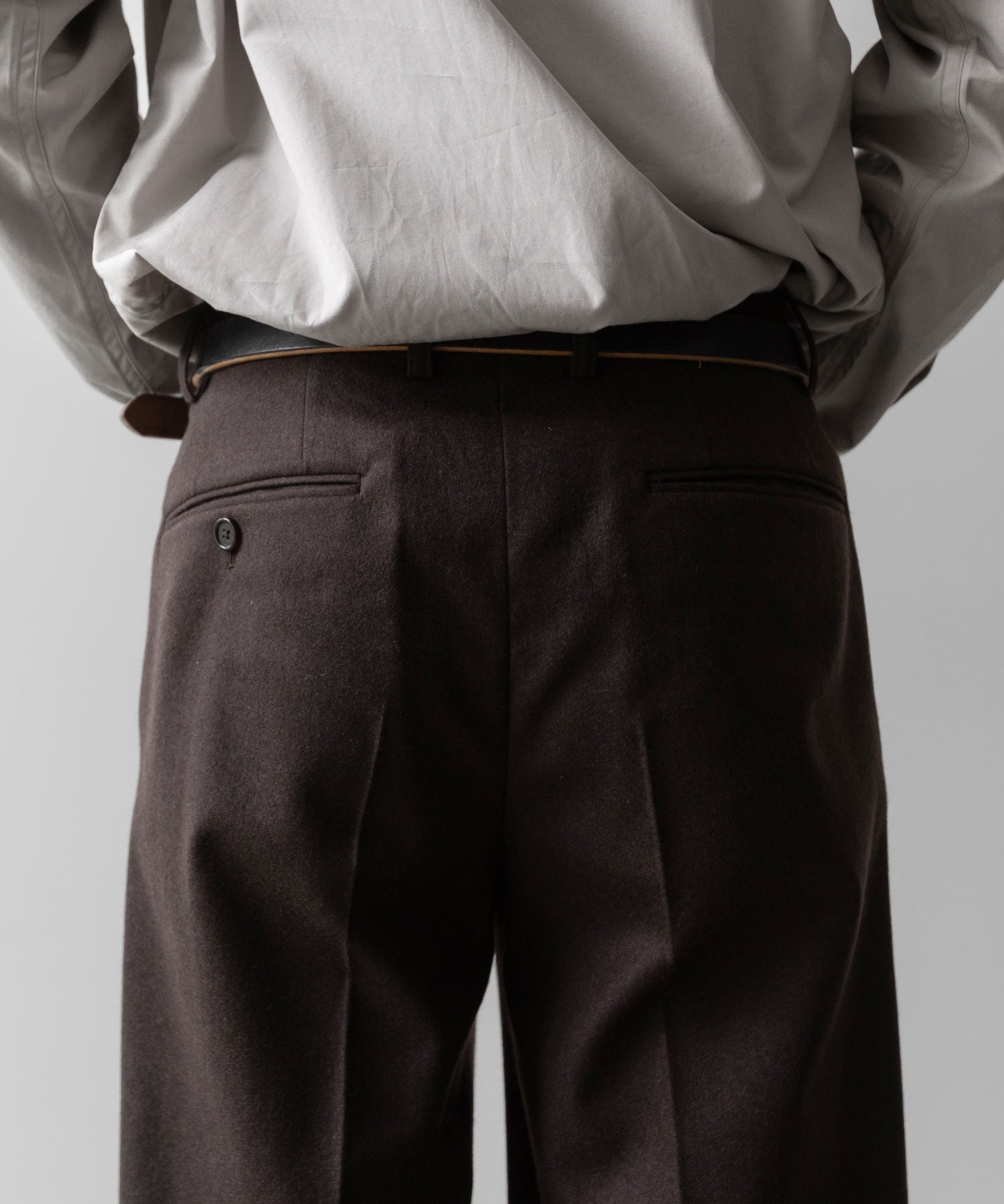 INTÉRIM(インテリム)のWOOL FRANNEL DRAPE 2-TUCK STRAIGHT SLACKS - BROWNの公式通販サイトsession福岡セレクトショップ