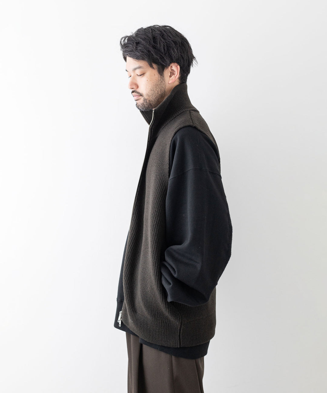 stein(シュタイン)の23AWコレクションOVERSIZED DRIVERS KNIT ZIP VESTのMILITARY KHAKI