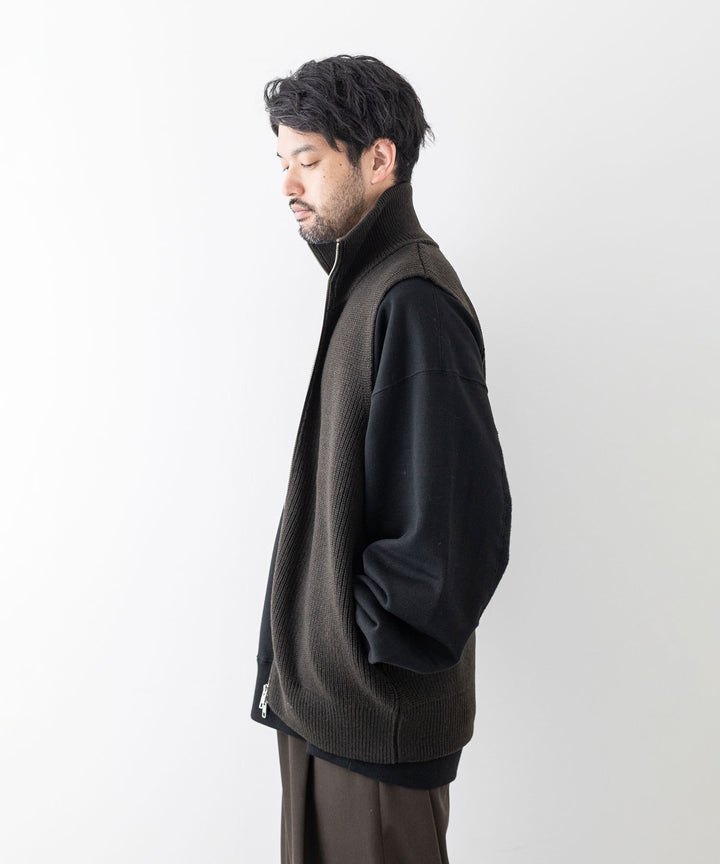 stein(シュタイン)の23AWコレクションOVERSIZED DRIVERS KNIT ZIP VESTのMILITARY KHAKI
