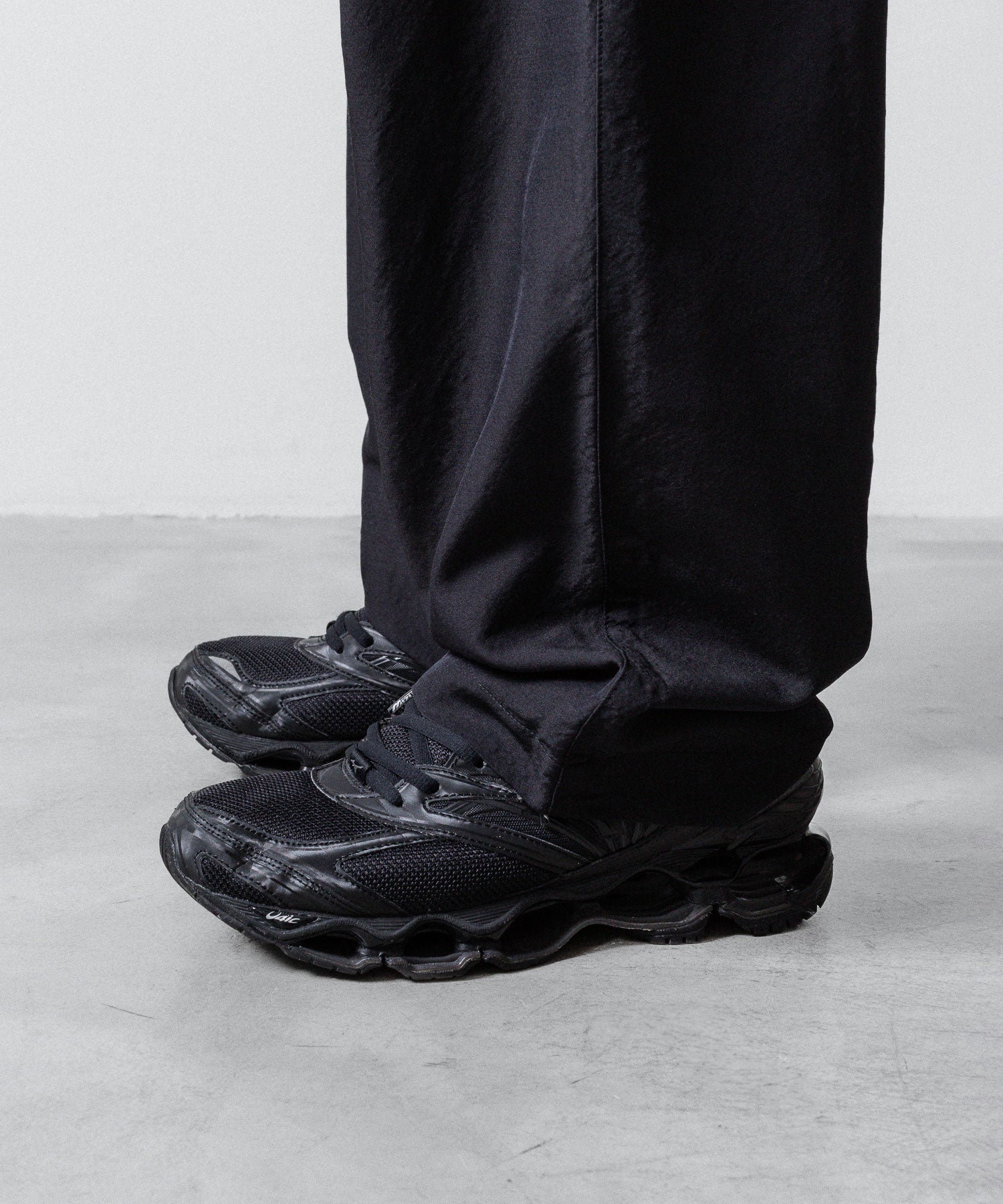 ssstein / シュタイン】WOOL/SILK WIDE EASY TROUSERS - BLACK | 公式