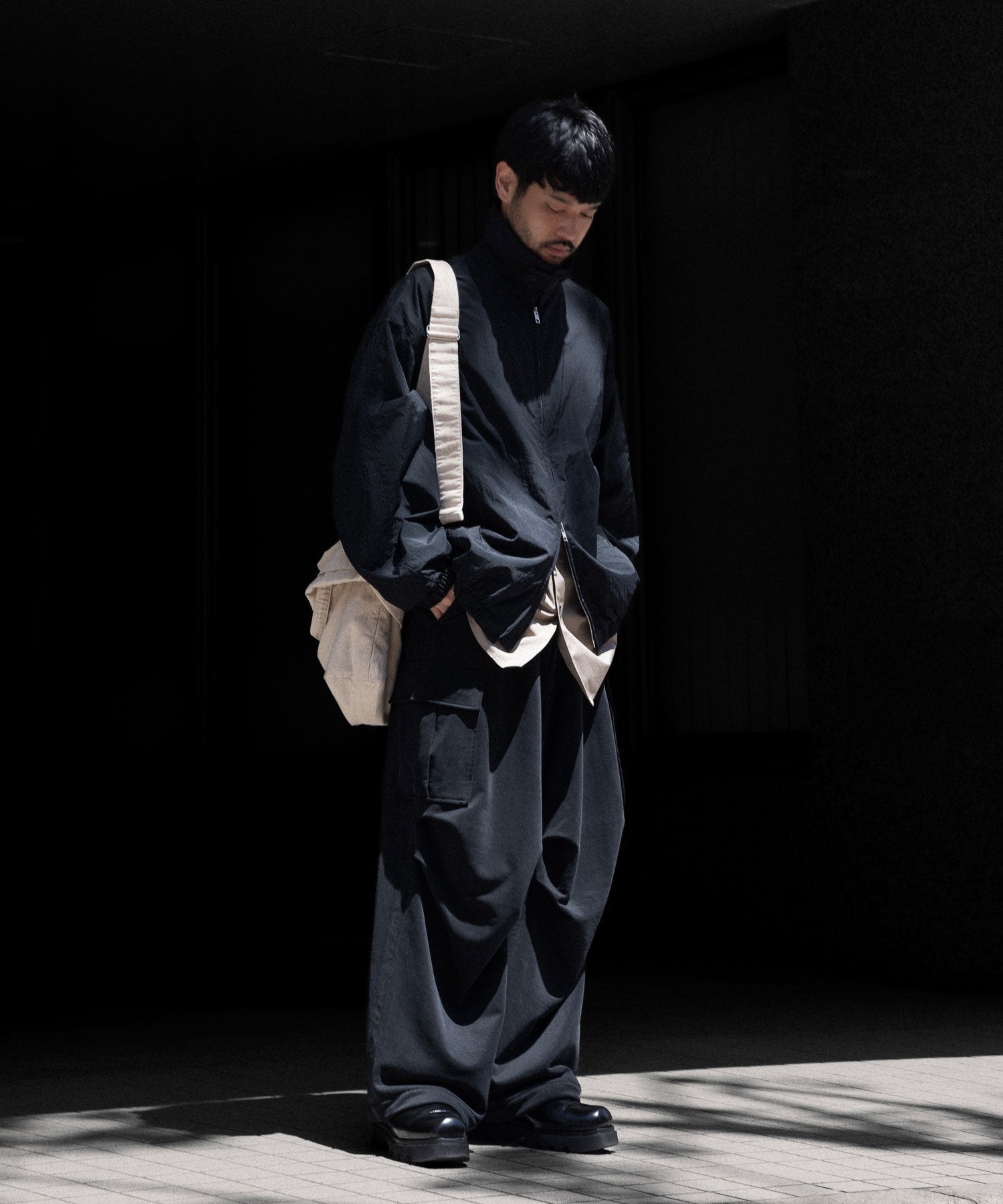 【KANEMASA PHIL.】28G CUPRO OVER CARGO PANTS - BLACK