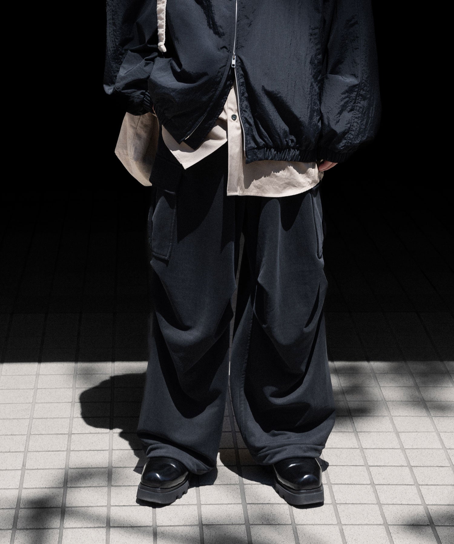 【KANEMASA PHIL.】28G CUPRO OVER CARGO PANTS - BLACK