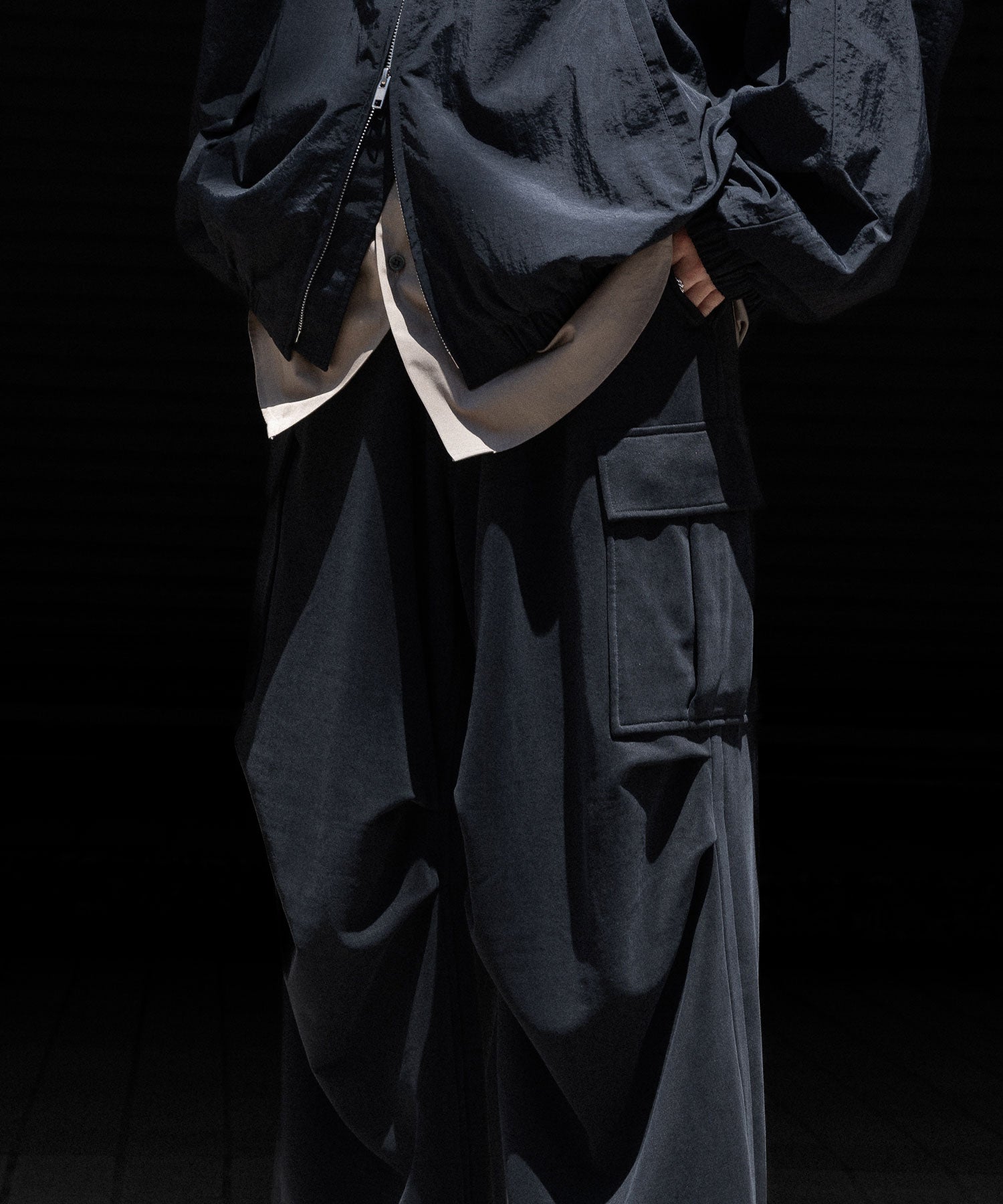 【KANEMASA PHIL.】28G CUPRO OVER CARGO PANTS - BLACK