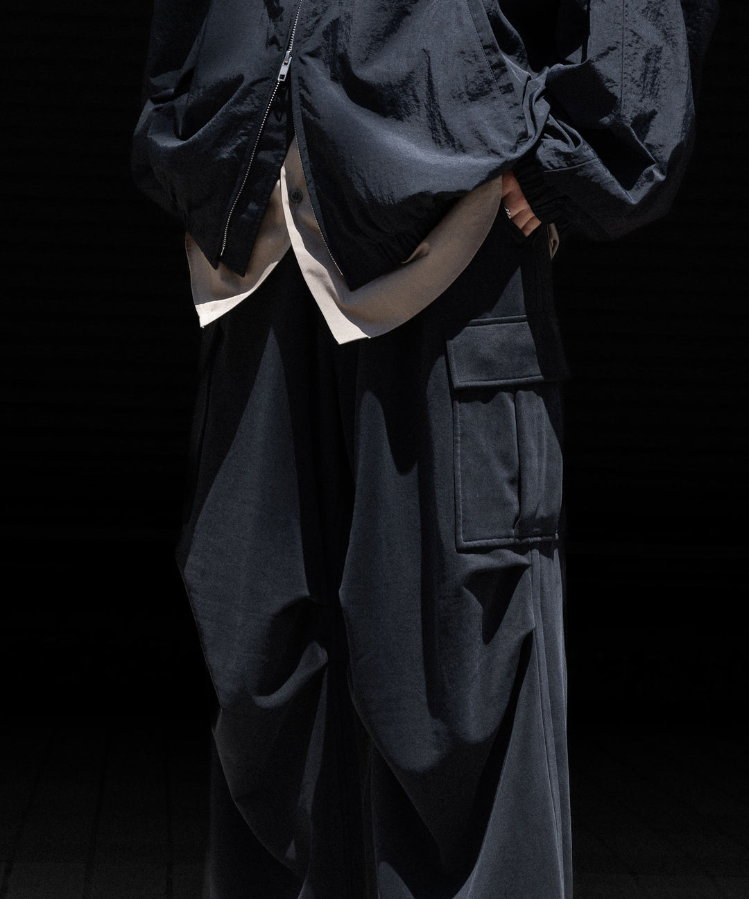 【KANEMASA PHIL.】28G CUPRO OVER CARGO PANTS - BLACK
