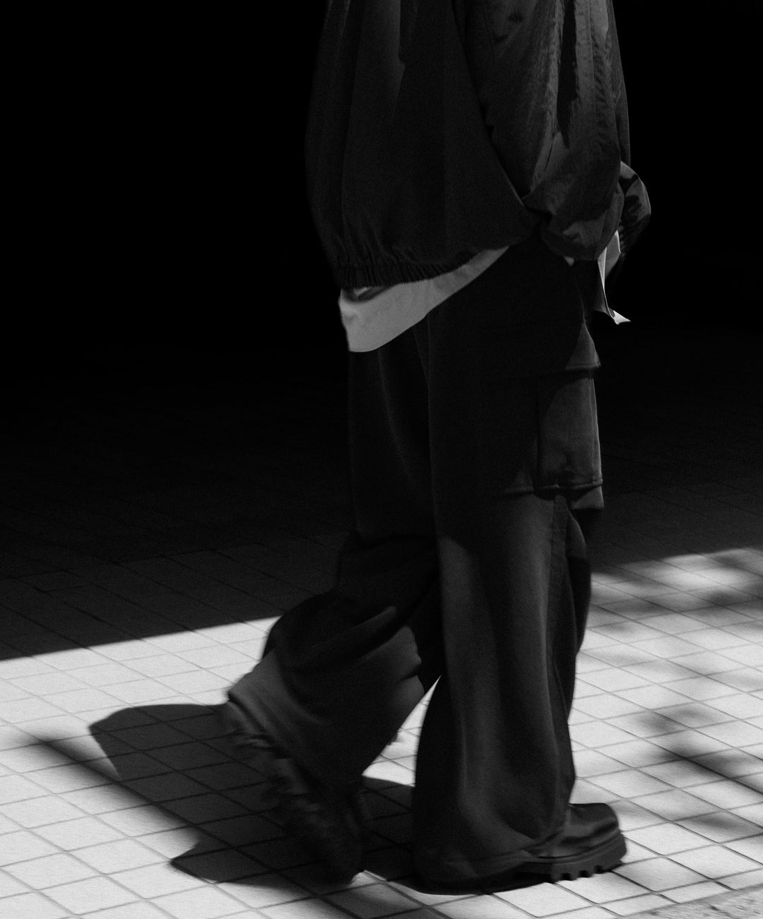 【KANEMASA PHIL.】28G CUPRO OVER CARGO PANTS - BLACK