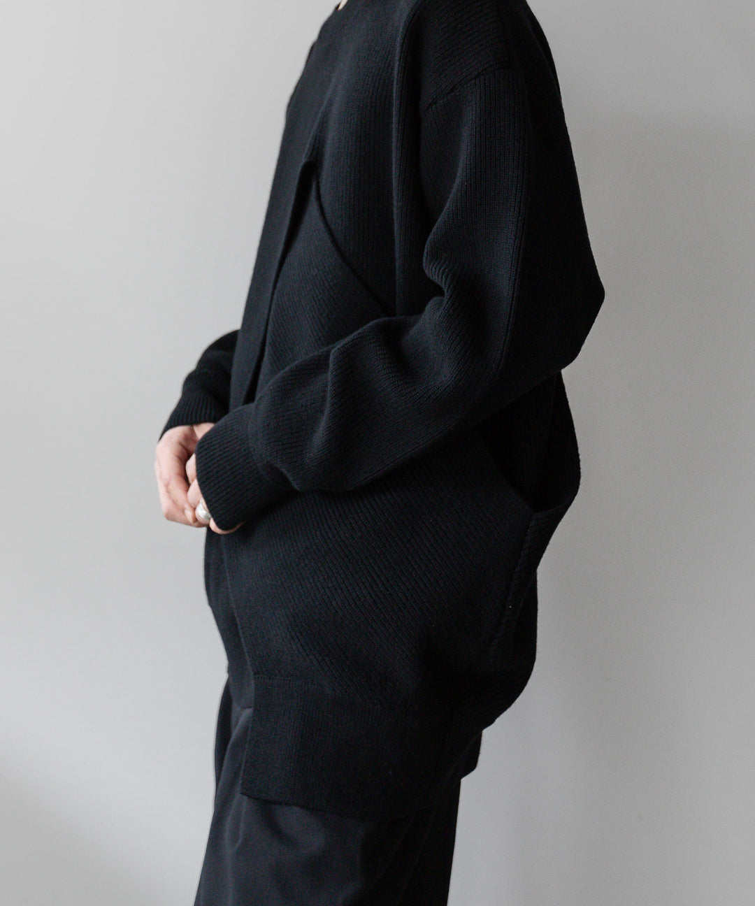 stein(シュタイン)の23AWコレクションCROSSOVER KNIT LSのBLACK
