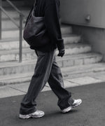 画像をギャラリービューアに読み込む, ssstein(シュタイン)のTWIST CUT DENIM JEANS - BLACKの公式通販サイトsession福岡セレクトショップ
