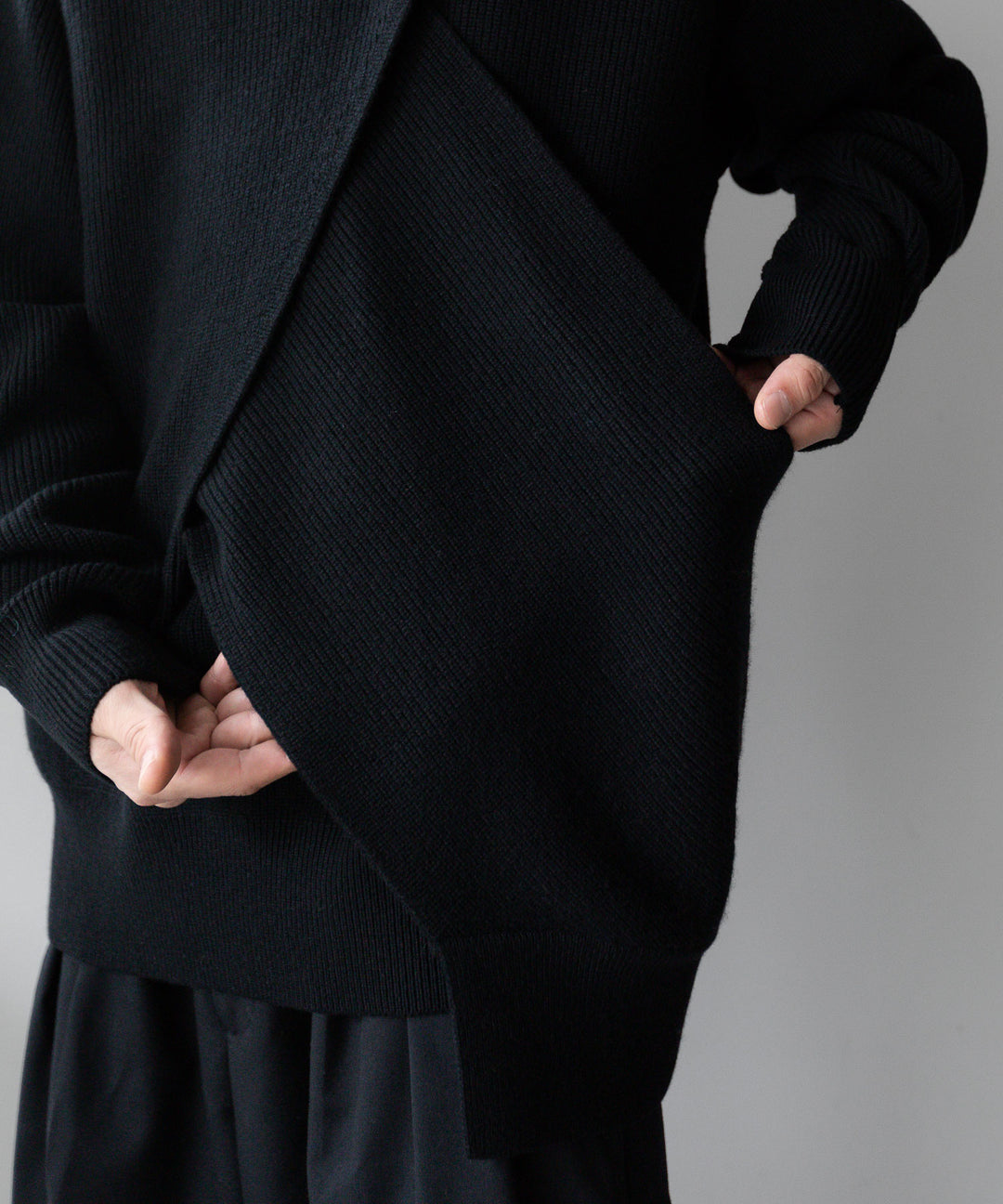 stein(シュタイン)の23AWコレクションCROSSOVER KNIT LSのBLACK