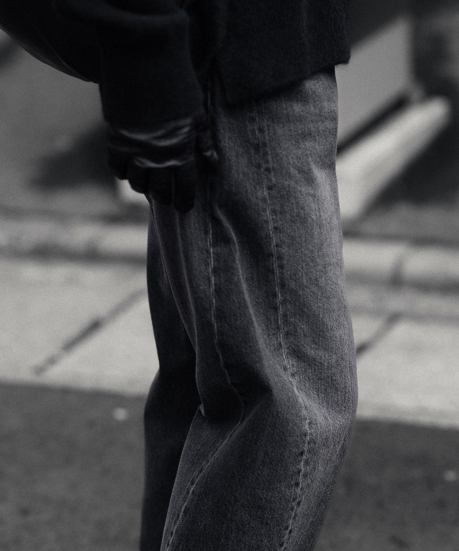 ssstein / シュタイン】TWIST CUT DENIM JEANS - BLACK | 公式通販