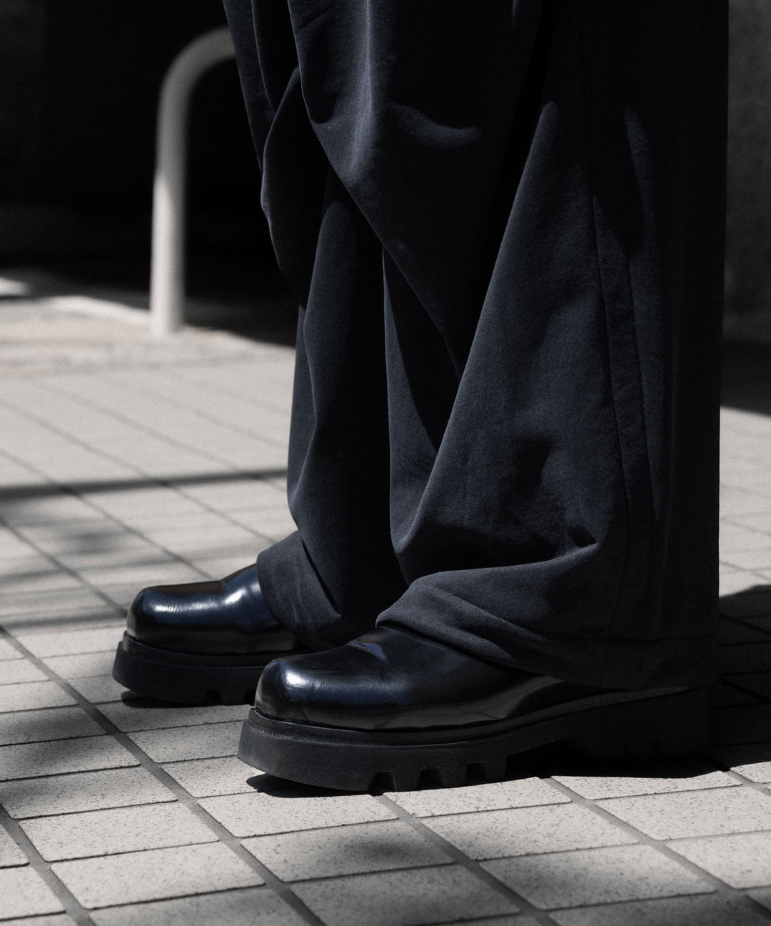 【KANEMASA PHIL.】28G CUPRO OVER CARGO PANTS - BLACK