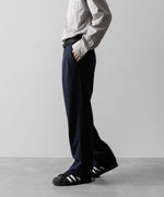 画像をギャラリービューアに読み込む, 【INTÉRIM】VIRGIN WOOL AND CASHMERE FLANNEL 2-TUCK STRAIGHT SLACKS - TOP NAVY
