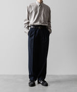 画像をギャラリービューアに読み込む, 【INTÉRIM】VIRGIN WOOL AND CASHMERE FLANNEL 2-TUCK STRAIGHT SLACKS - TOP NAVY
