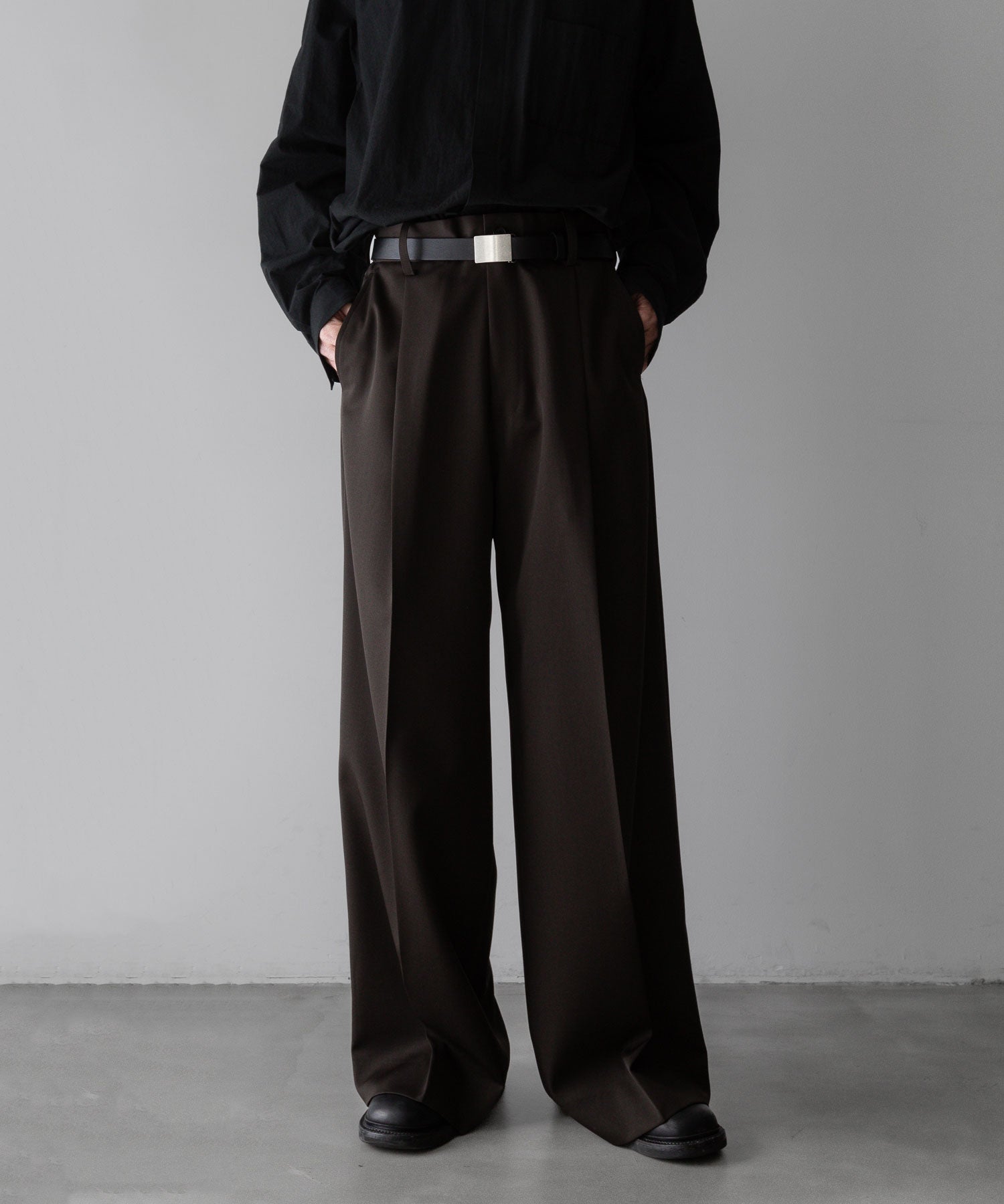 stein(シュタイン)の24SSコレクションEXTRA WIDE TROUSERS のMILITARY KHAKI sessionセッション福岡セレクトショップ 公式通販サイト