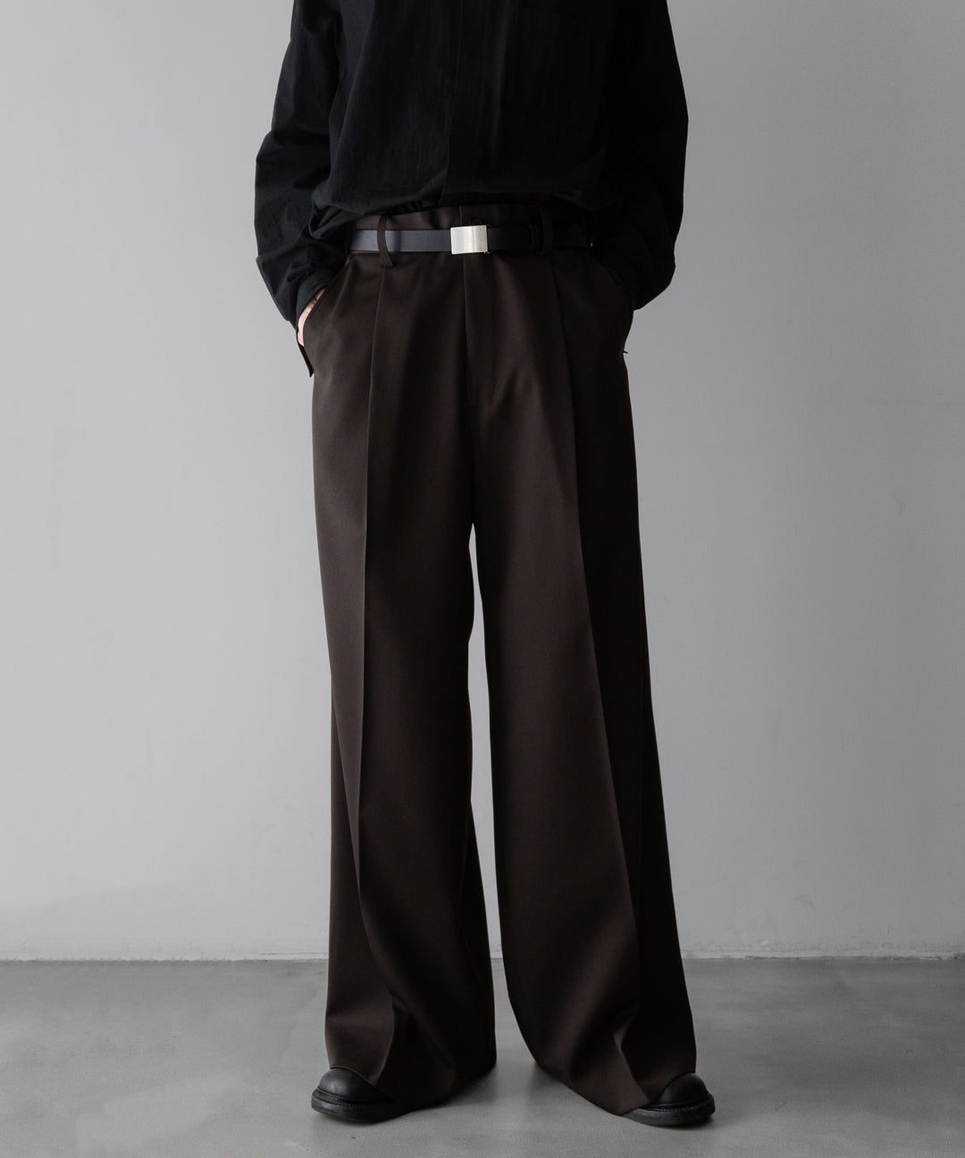 stein(シュタイン)の24SSコレクションEXTRA WIDE TROUSERS のMILITARY KHAKI sessionセッション福岡セレクトショップ 公式通販サイト