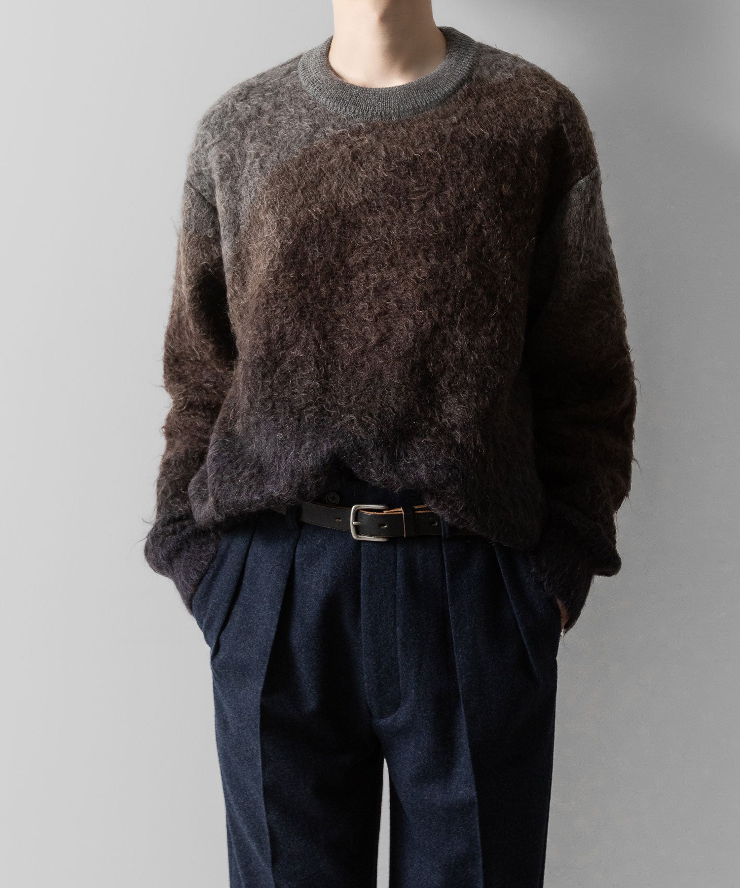 【INTÉRIM】VIRGIN WOOL AND CASHMERE FLANNEL 2-TUCK STRAIGHT SLACKS - TOP NAVY