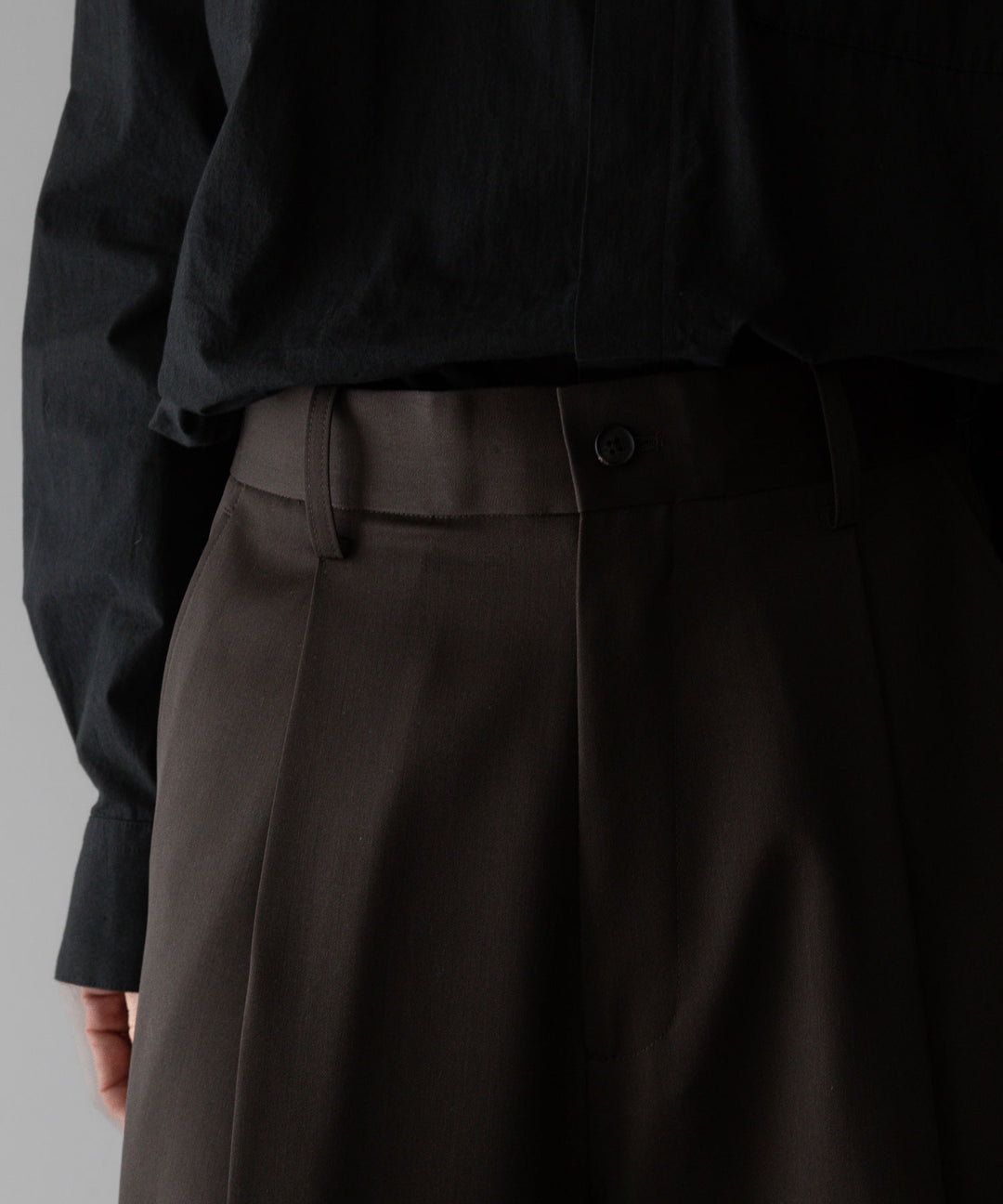 stein(シュタイン)の24SSコレクションEXTRA WIDE TROUSERS のMILITARY KHAKI sessionセッション福岡セレクトショップ 公式通販サイト