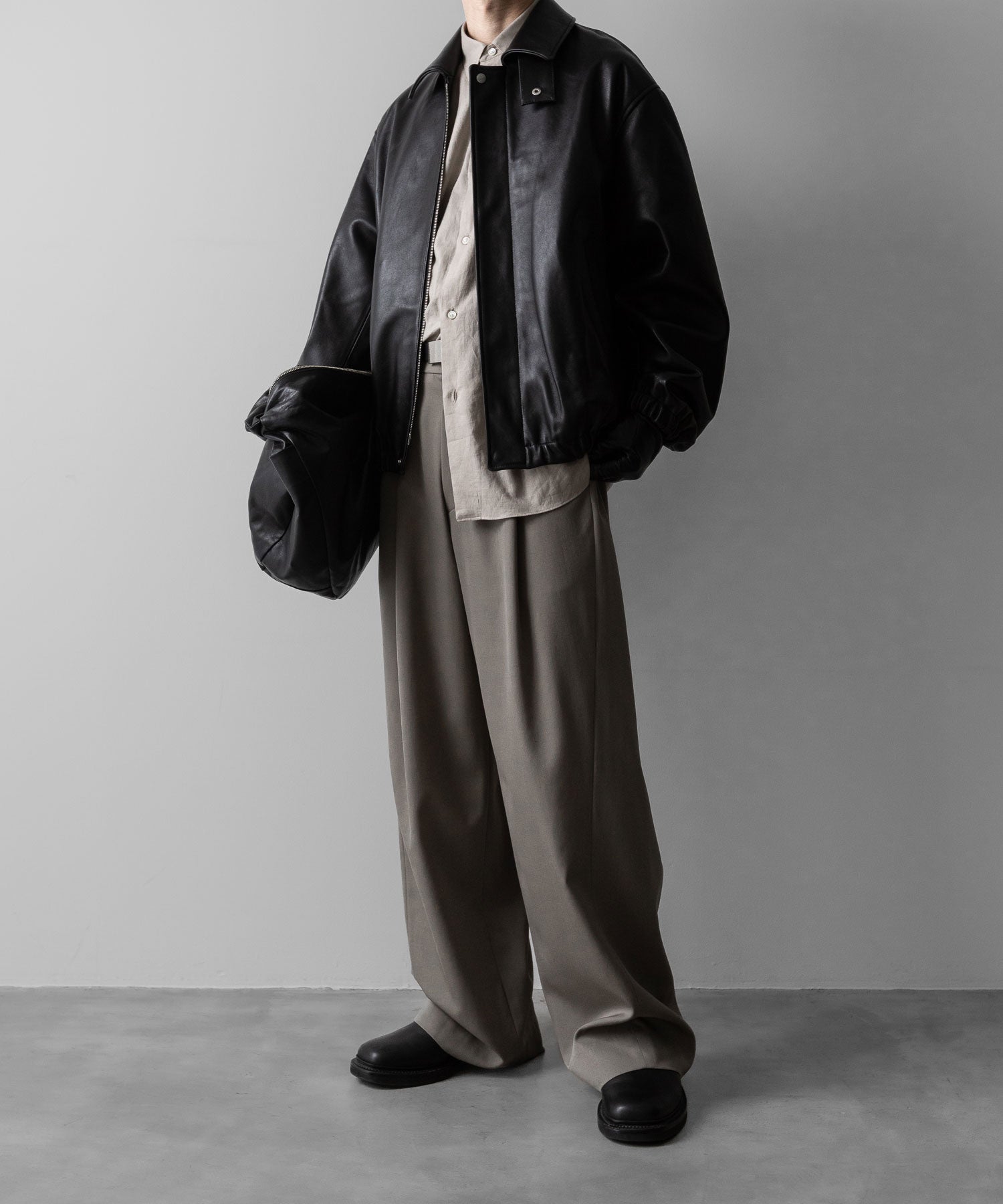 ssstein(シュタイン)のTWIST SEAM WIDE EASY TROUSERS - TAUPE BEIGEの公式通販サイトsession福岡セレクトショップ