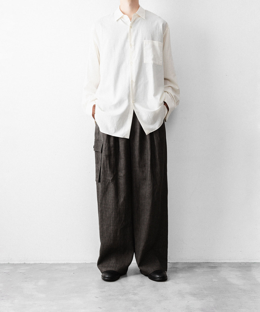 nakedgauge(ネイキッドゲージ)のSUMI LINEN WIDE EASY CARGO PANTS - CHARCOAL GRAYの公式通販サイトsession福岡セレクトショップ