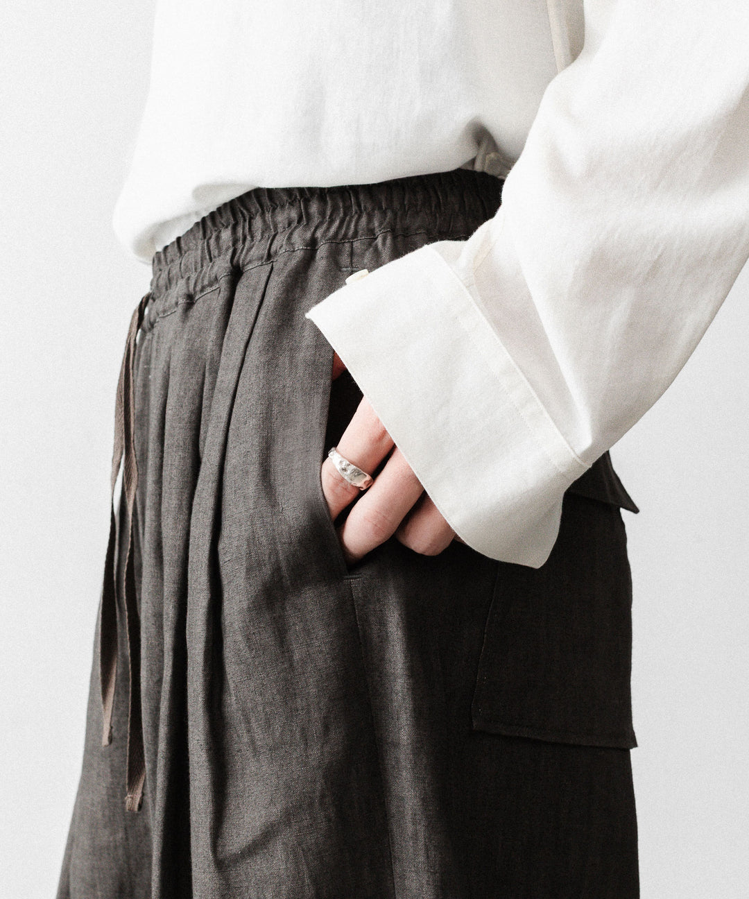 nakedgauge(ネイキッドゲージ)のSUMI LINEN WIDE EASY CARGO PANTS - CHARCOAL GRAYの公式通販サイトsession福岡セレクトショップ