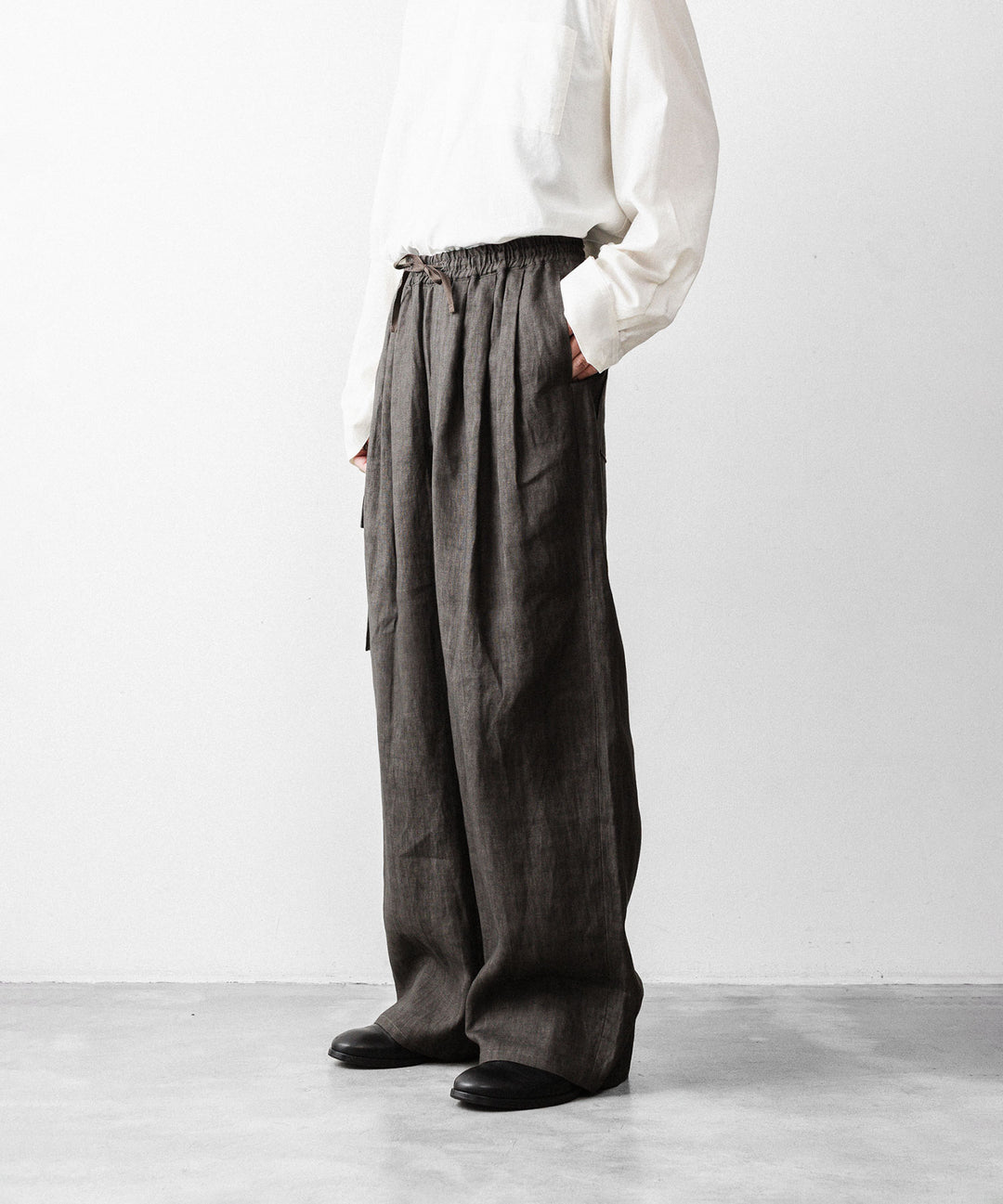nakedgauge(ネイキッドゲージ)のSUMI LINEN WIDE EASY CARGO PANTS - CHARCOAL GRAYの公式通販サイトsession福岡セレクトショップ