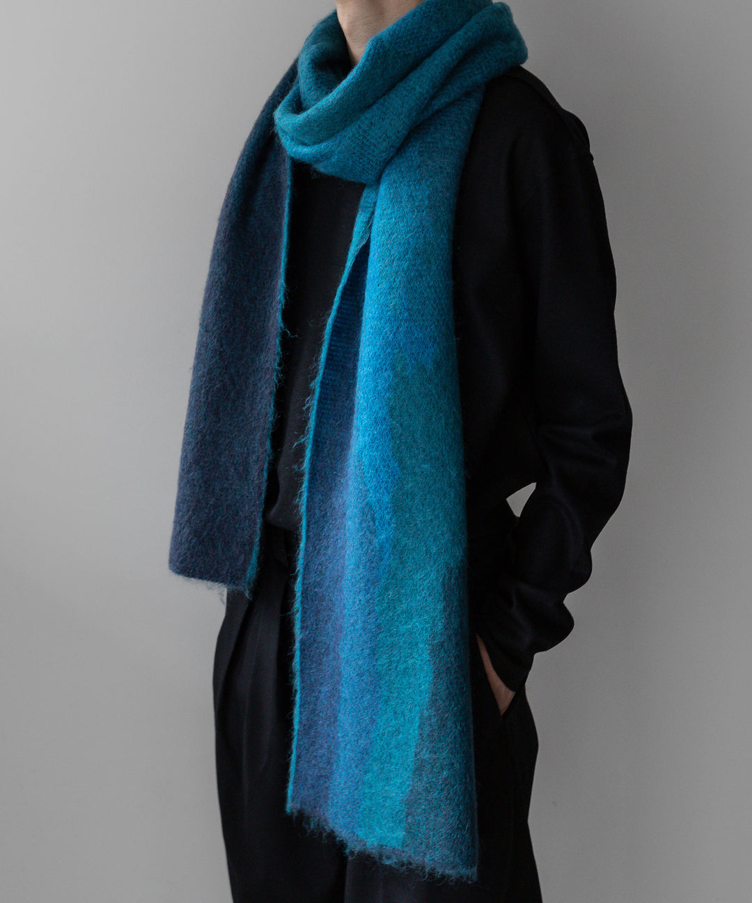 stein(シュタイン)の23AWコレクションGRADATION MOHAIR MUFFLERのBLUE GREEN