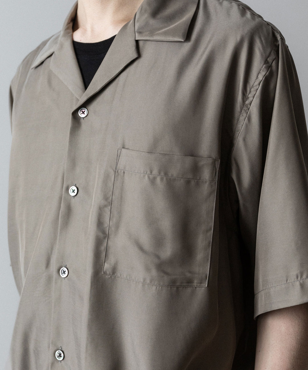 ssstein(シュタイン)のCUPRO TWILL OVERSIZED OPEN COLLAR SS SHIRT - TAUPEの公式通販サイトsession福岡セレクトショップ
