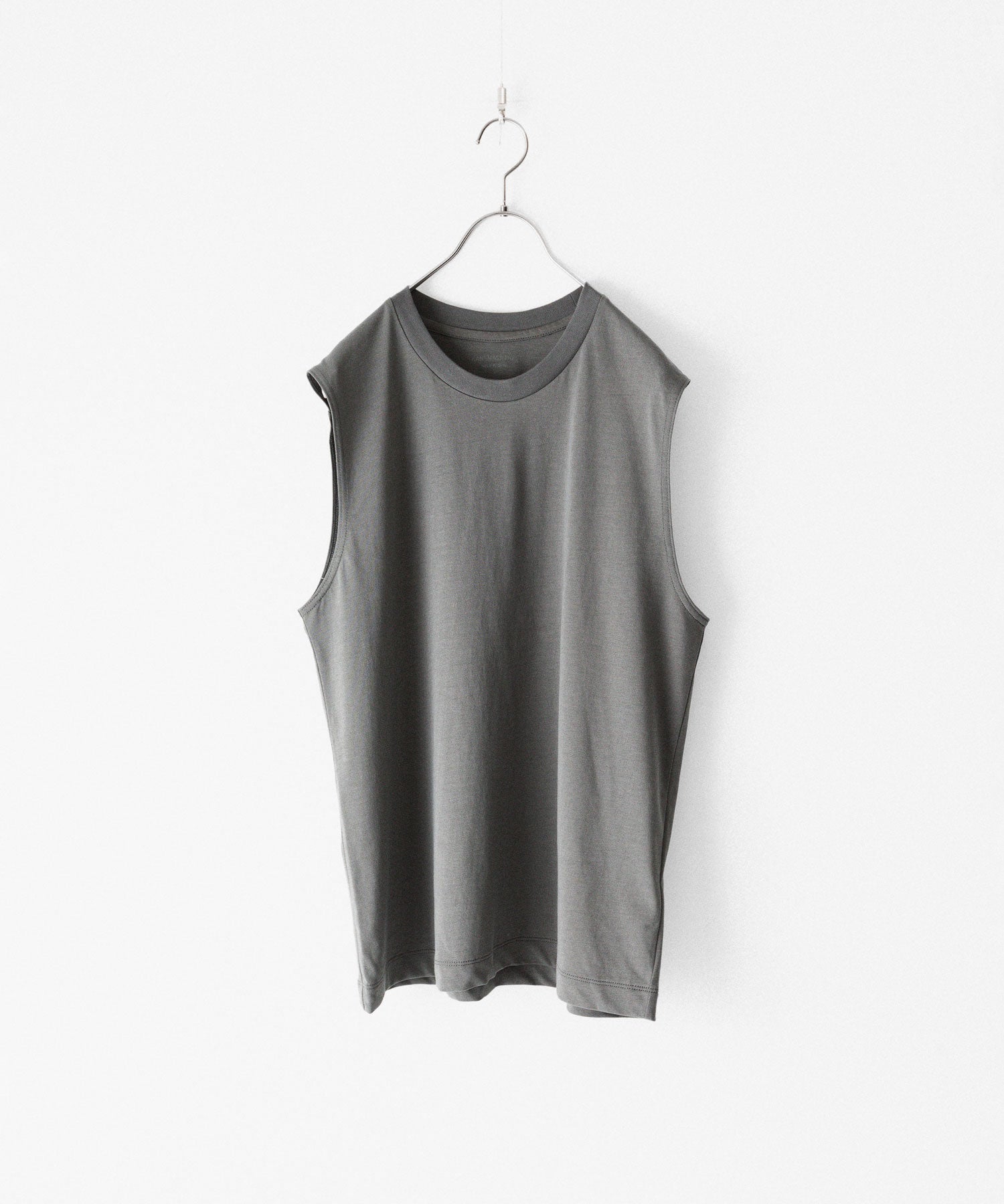 KANEMASA PHIL.】36G HIGH TWIST SLEEVELESS TEE - CHARCOAL | 公式