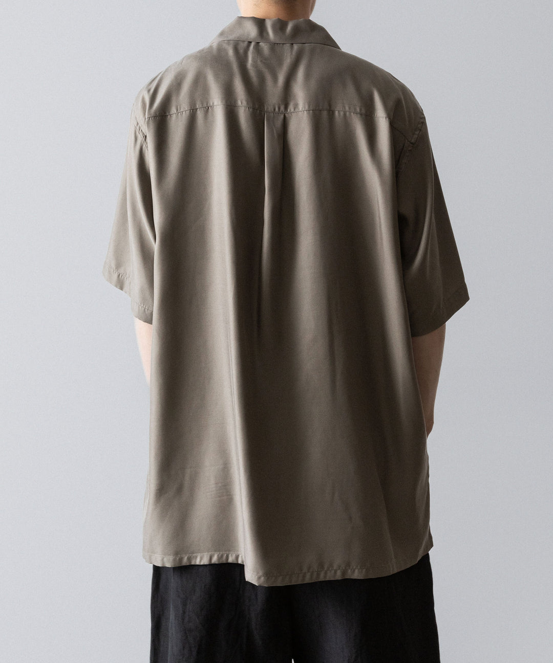 ssstein(シュタイン)のCUPRO TWILL OVERSIZED OPEN COLLAR SS SHIRT - TAUPEの公式通販サイトsession福岡セレクトショップ
