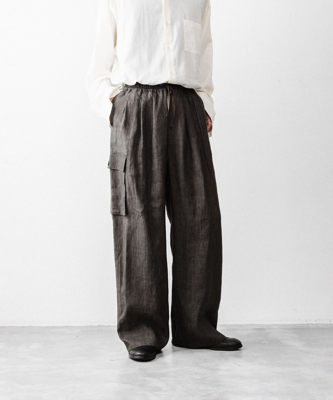 nakedgauge(ネイキッドゲージ)のSUMI LINEN WIDE EASY CARGO PANTS - CHARCOAL GRAYの公式通販サイトsession福岡セレクトショップ