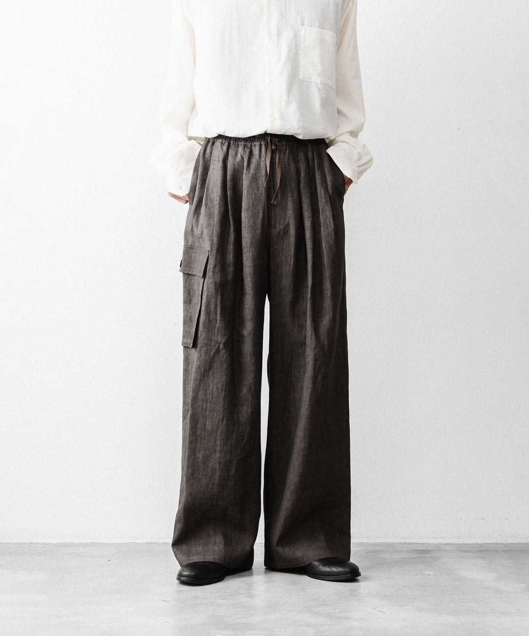 nakedgauge(ネイキッドゲージ)のSUMI LINEN WIDE EASY CARGO PANTS - CHARCOAL GRAYの公式通販サイトsession福岡セレクトショップ