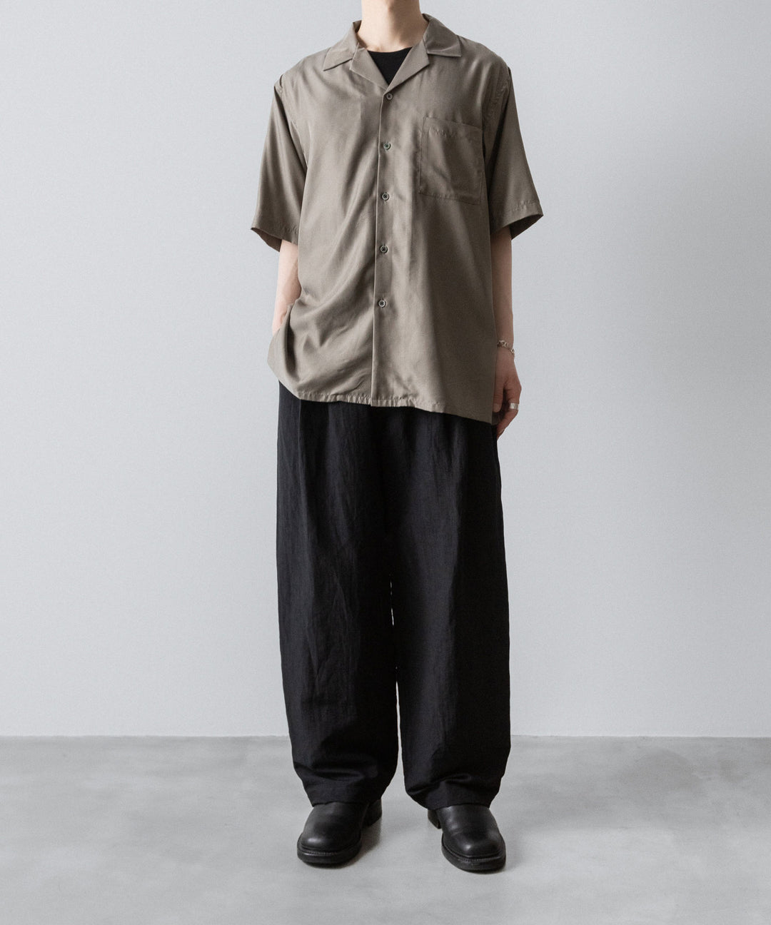 ssstein(シュタイン)のCUPRO TWILL OVERSIZED OPEN COLLAR SS SHIRT - TAUPEの公式通販サイトsession福岡セレクトショップ
