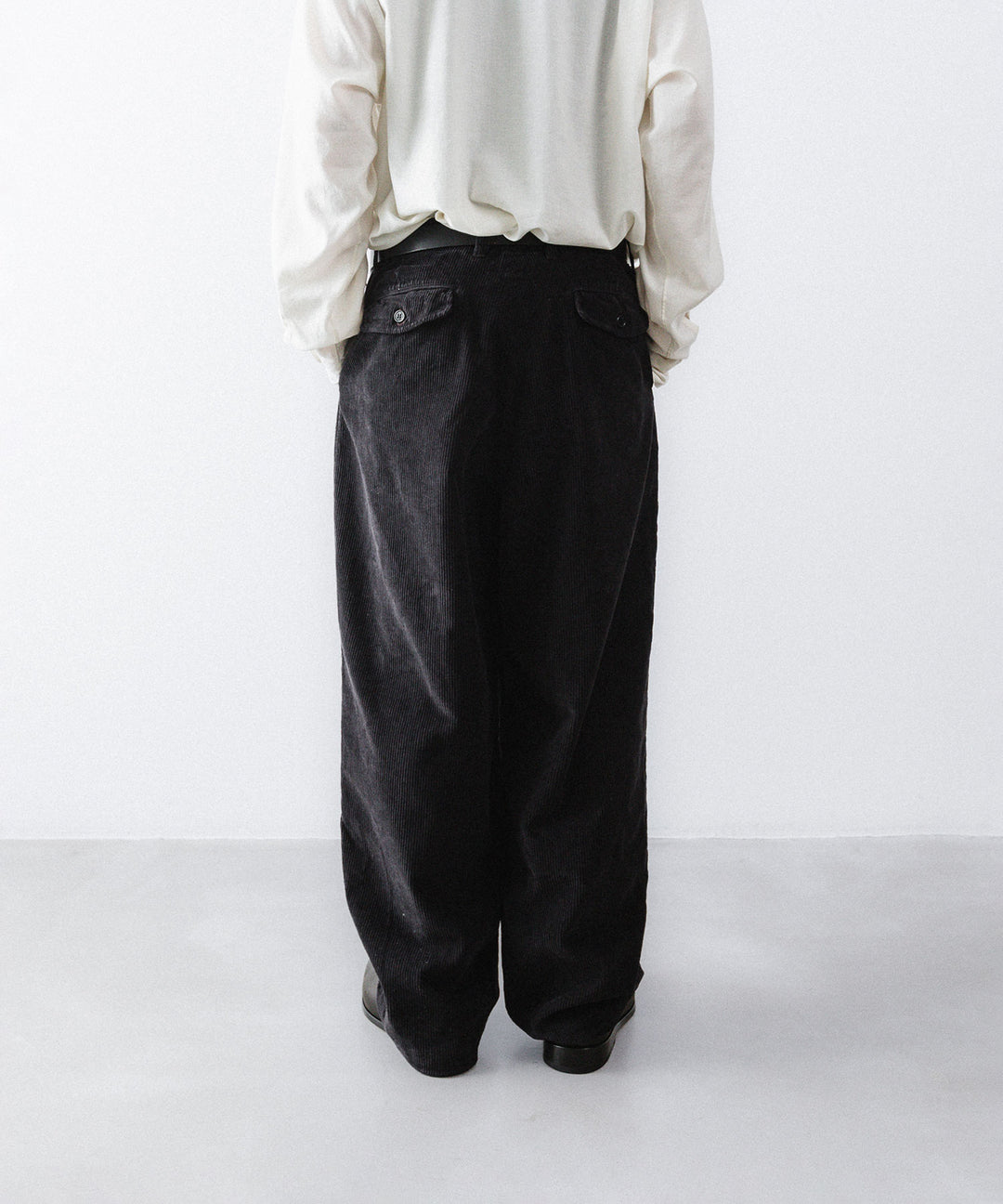 concause-コンコースのCORDUROY WIDE TAPERED SLACKSのBLACK公式通販サイトsession福岡セレクトショップ