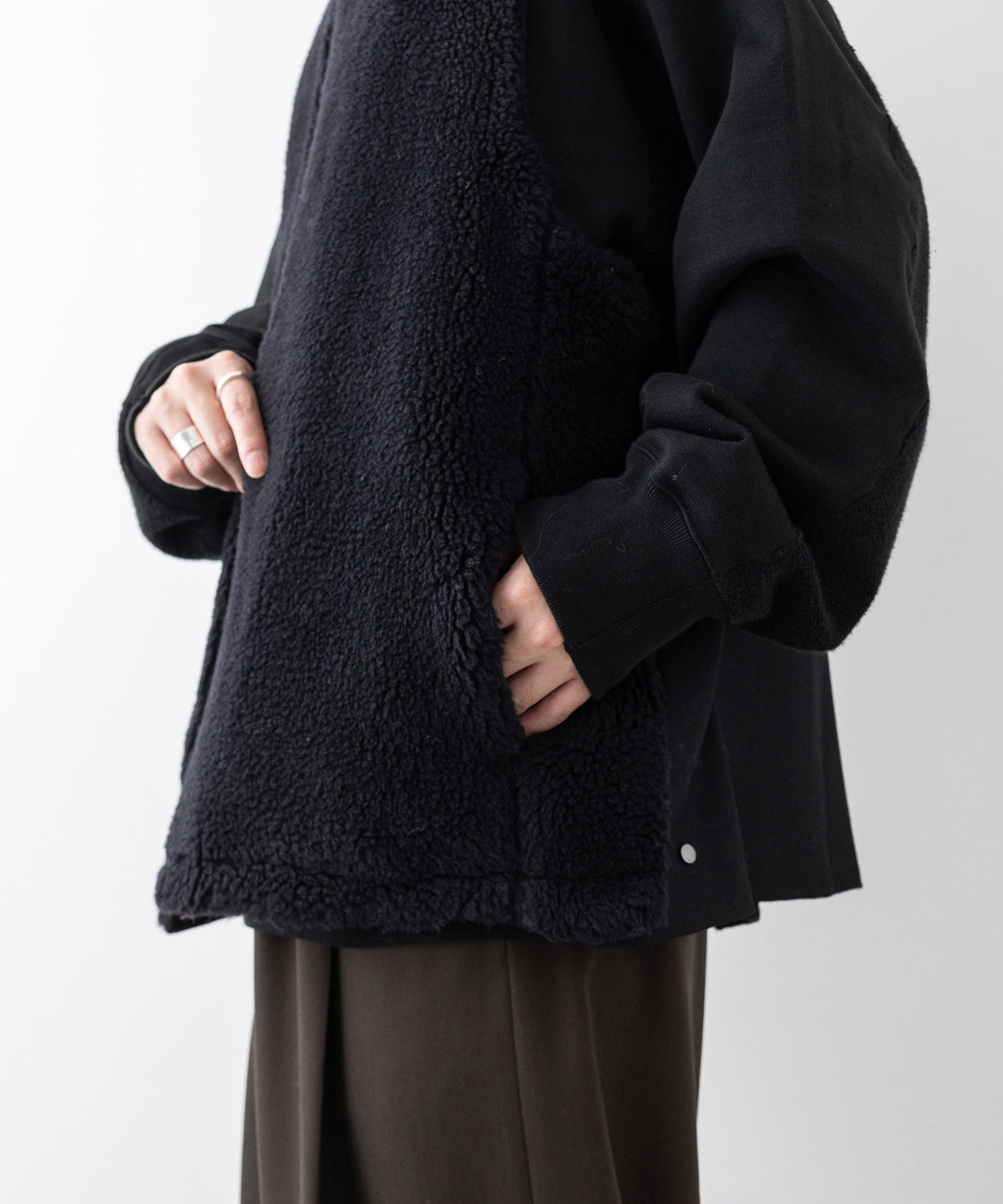 stein(シュタイン)の23AWコレクションWOOL FUR REVERSIBLE VESTのBLACK