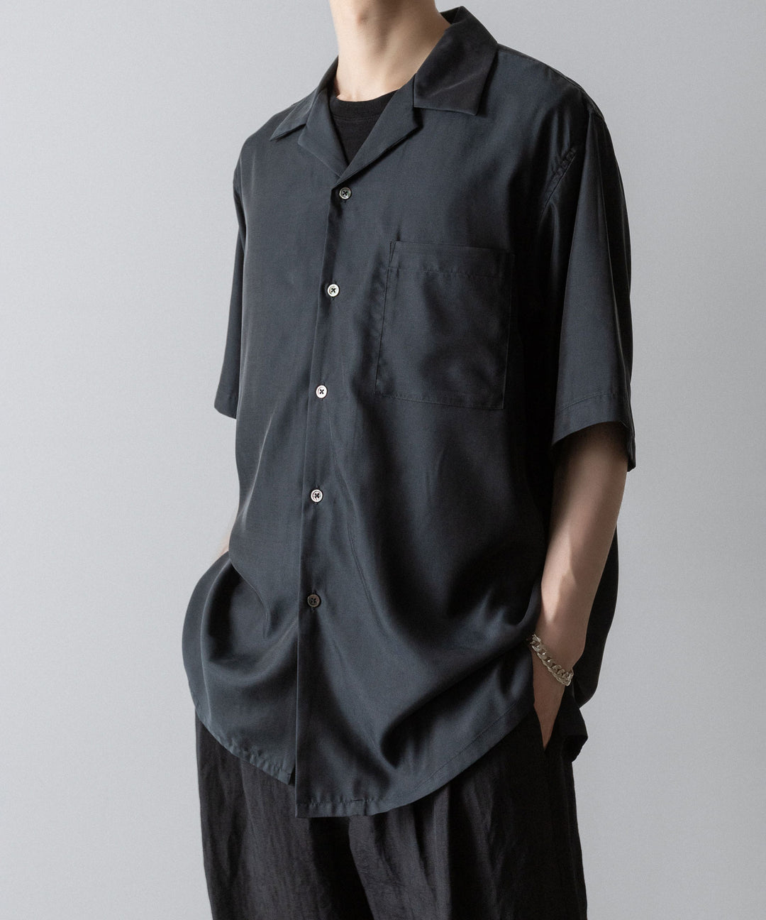 ssstein(シュタイン)のCUPRO TWILL OVERSIZED OPEN COLLAR SS SHIRT - BLACKの公式通販サイトsession福岡セレクトショップ
