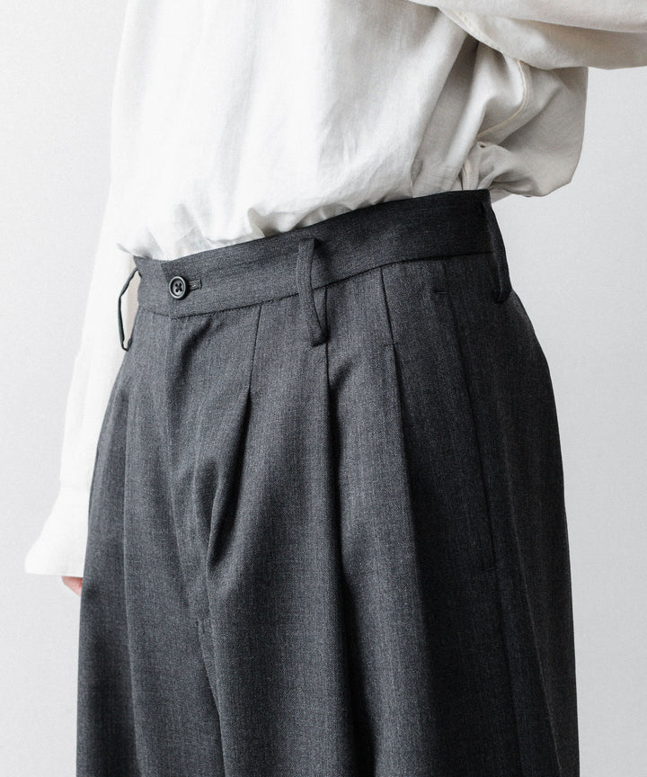 nakedgauge(ネイキッドゲージ)のWOOL GABARDINE 3PLEAT WIDE SLACKS - CHARCOAL GRAYの公式通販サイトsession福岡セレクトショップ