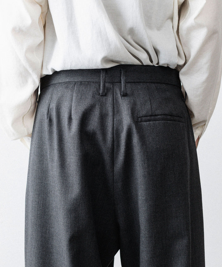 nakedgauge(ネイキッドゲージ)のWOOL GABARDINE 3PLEAT WIDE SLACKS - CHARCOAL GRAYの公式通販サイトsession福岡セレクトショップ