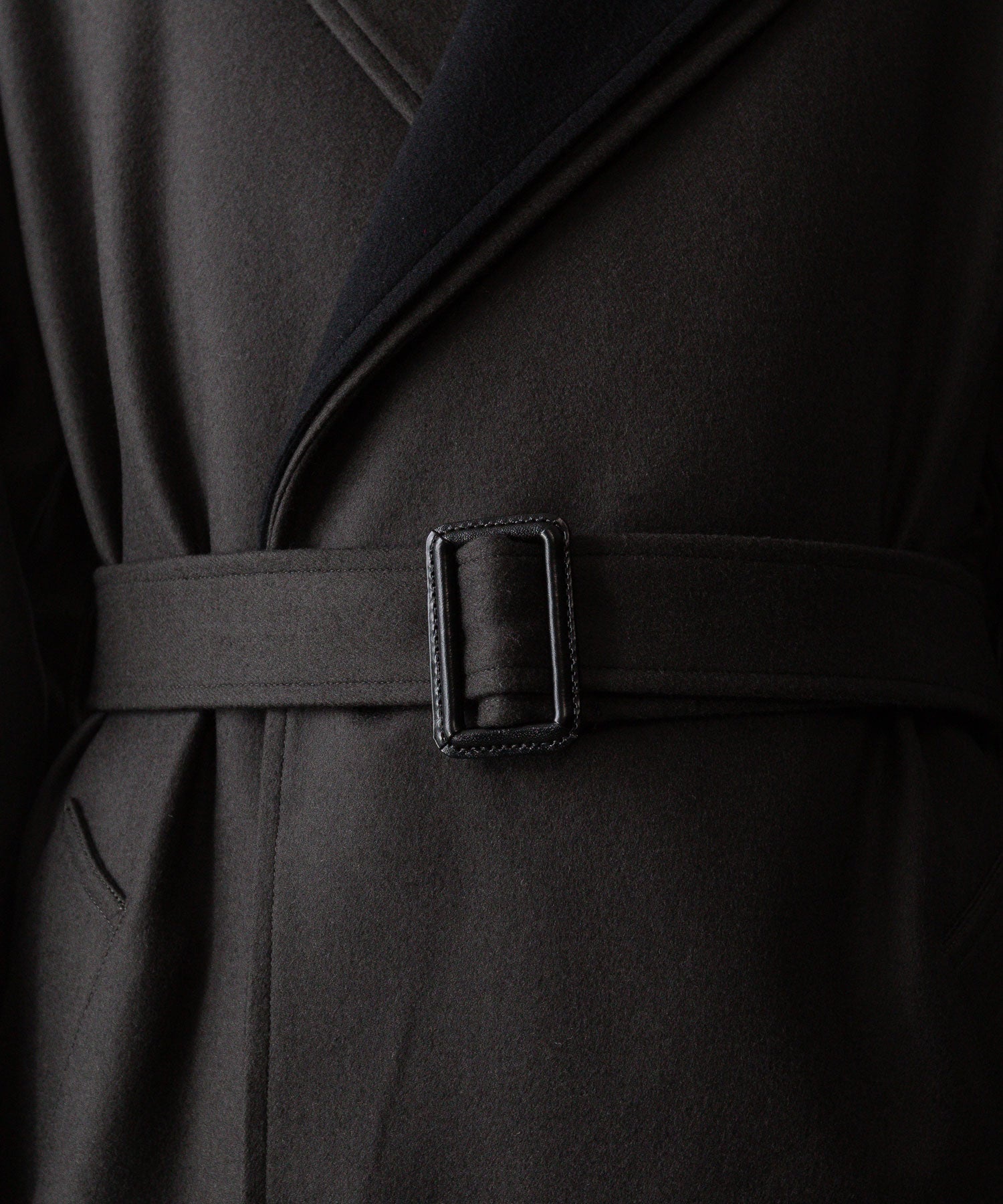 ssstein(シュタイン)の24AWコレクション DOUBLE LAPELED DOUBLE BREASTED COAT - GREY KHAKI × BLACK 公式通販サイトsession福岡セレクトショップ