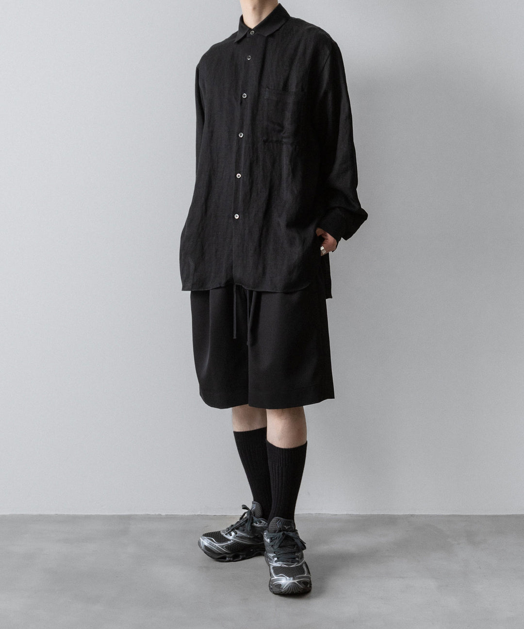 ssstein(シュタイン)の WIDE EASY SHORT TROUSERS(2/90 WOOL GABARDINE) - BLACKの公式通販サイトsession福岡セレクトショップ