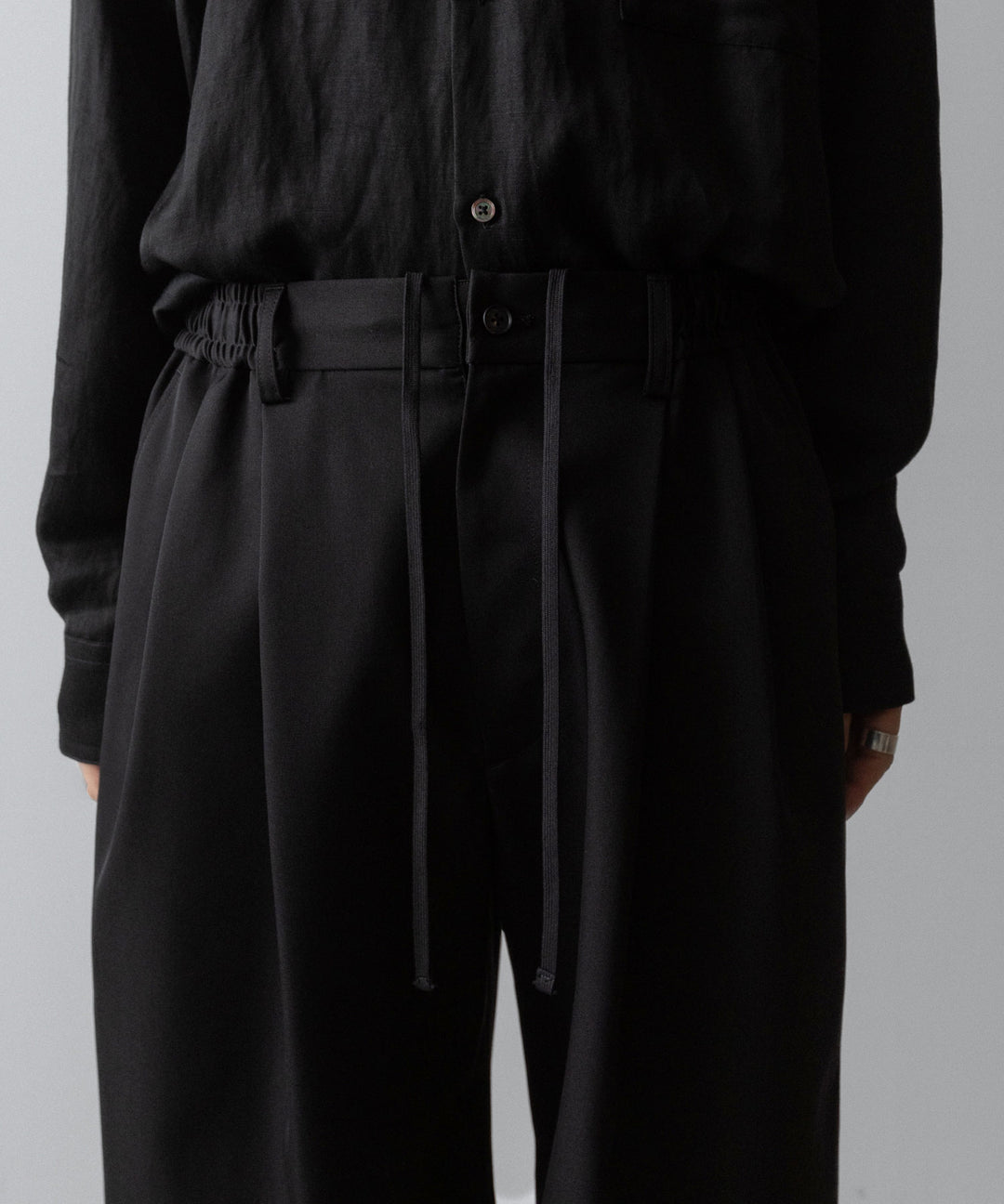ssstein(シュタイン)の WIDE EASY SHORT TROUSERS(2/90 WOOL GABARDINE) - BLACKの公式通販サイトsession福岡セレクトショップ