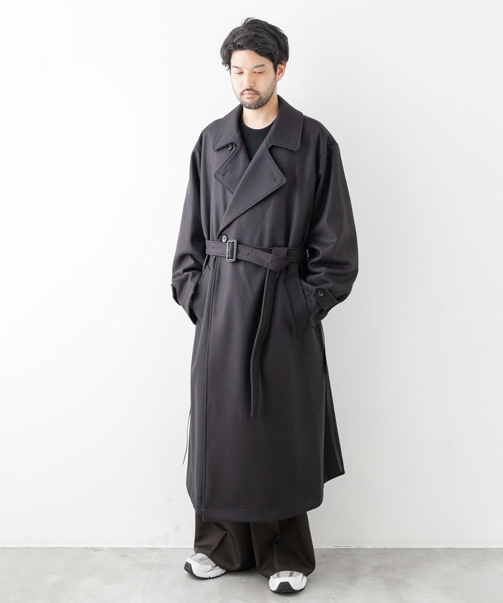 stein(シュタイン)の23AWコレクションOVERESIZED DOUBLE BREASTED COATのDARK CHARCOAL