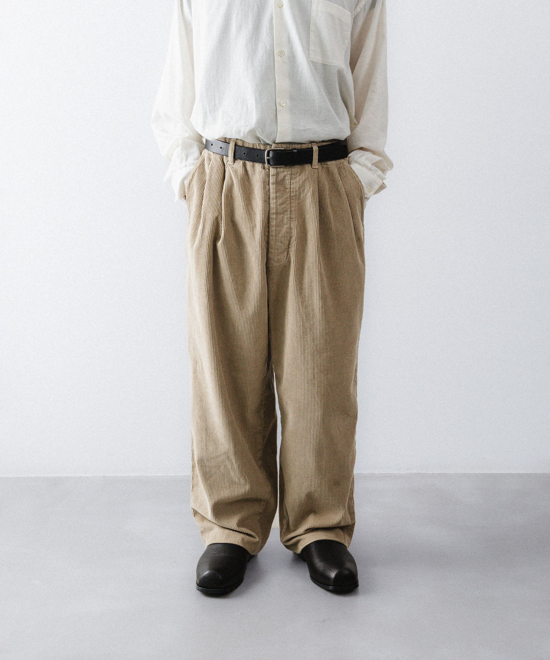 【concause】 CORDUROY WIDE TAPERED SLACKS - BEIGE
